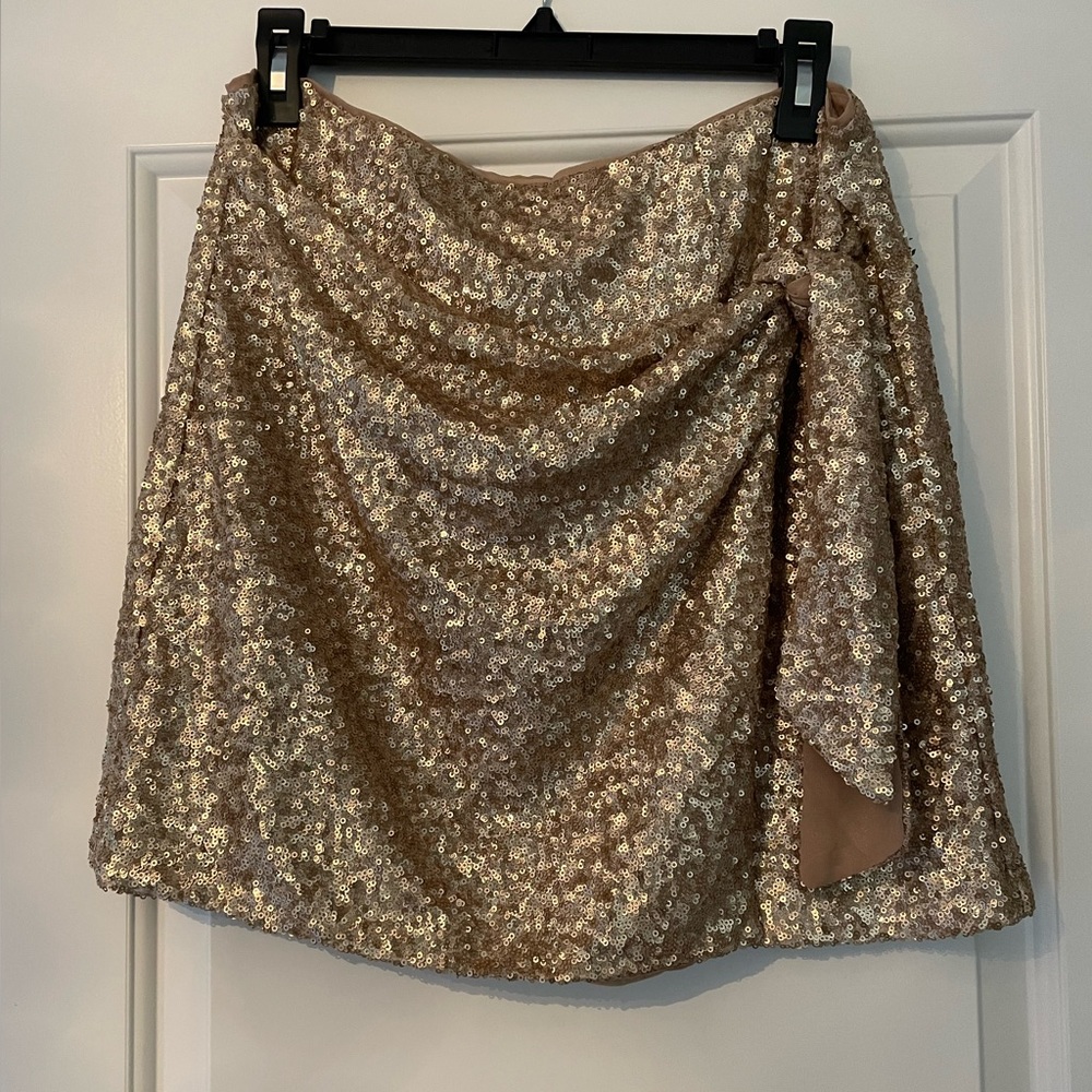 Gold sequin house of Harlow skirt worn once!